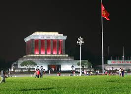 nghe-thuat-dung-tu-bai-tho-vieng-lang-bac